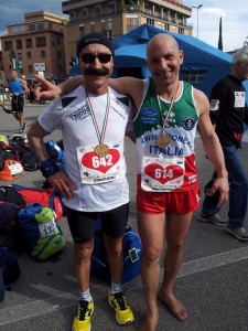 Atl. - Michele D'Errico alla maratona di Terni con Francesco Arone, recordman mondiale della 100 km corsa a piedi nudi