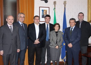 Unesco Cities Marathon_Il comitato organizzatore insieme al prefetto di Udine, Provvidenza Delfina Raimondo_b