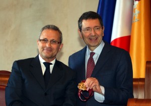 Castrucci e il sindaco Marino con la medaglia 2014