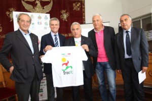 CONFERENZA CON MAGLIA