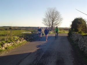 Maratoneti lungo il tracciato