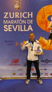 Atl. - Francesco Laudicina con medaglia al collo a Siviglia